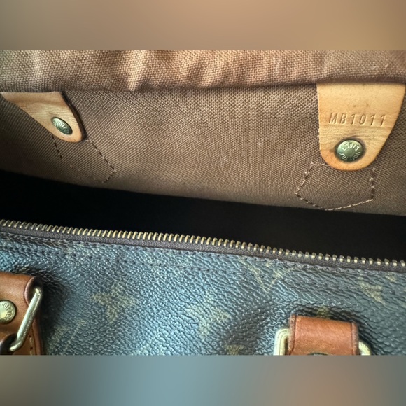 Authentic Louis Vuitton Monogram Speedy 35 - Picture 13 of 13